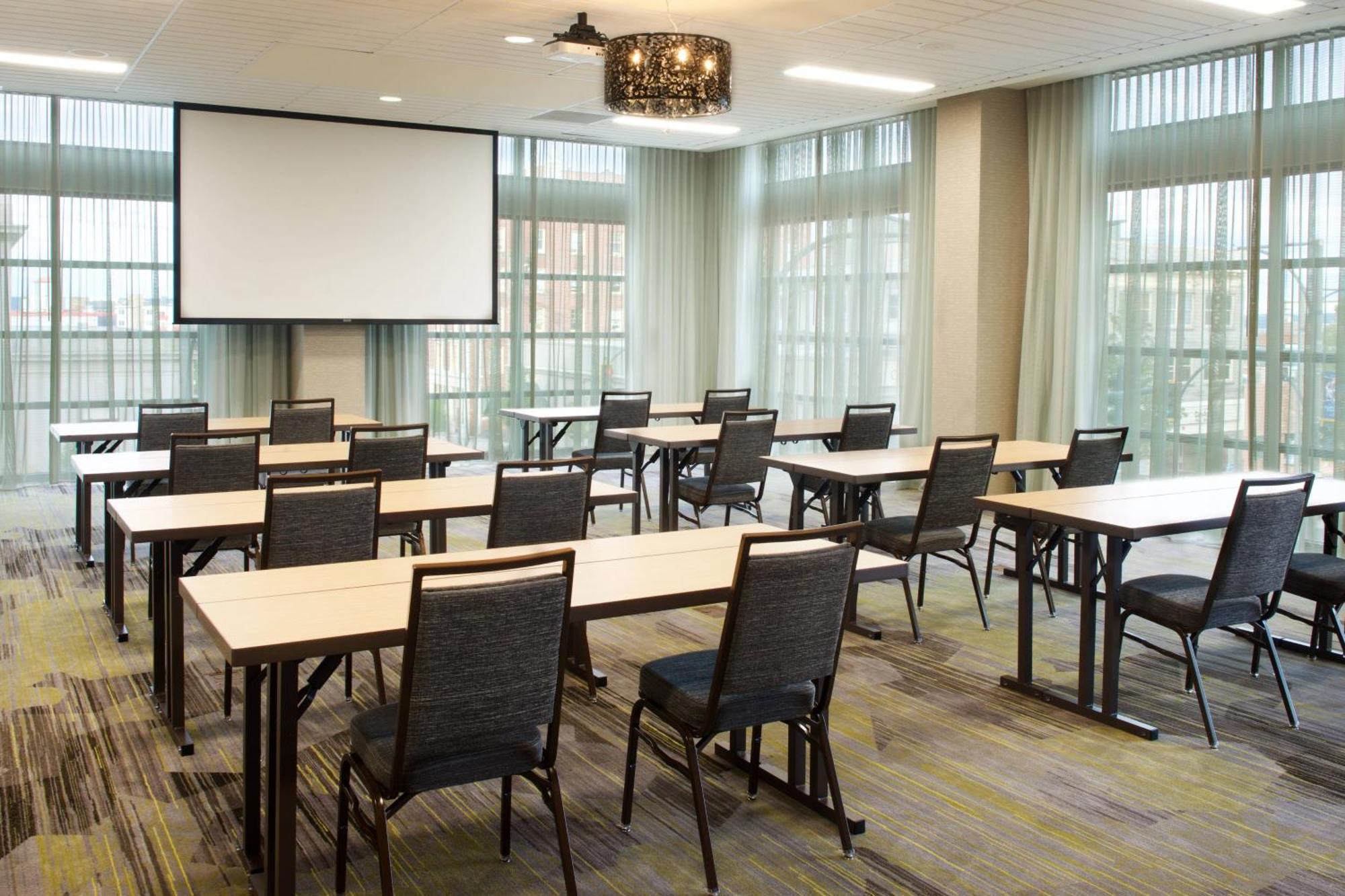 Courtyard By Marriott Seattle Everett Downtown Eksteriør billede
